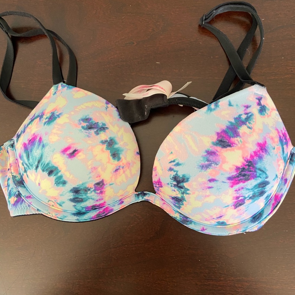 Victoria’s Secret bombshell push up bra!!🌾